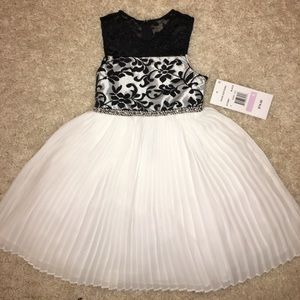 🆕Gorgeous lace and beaded girls dress